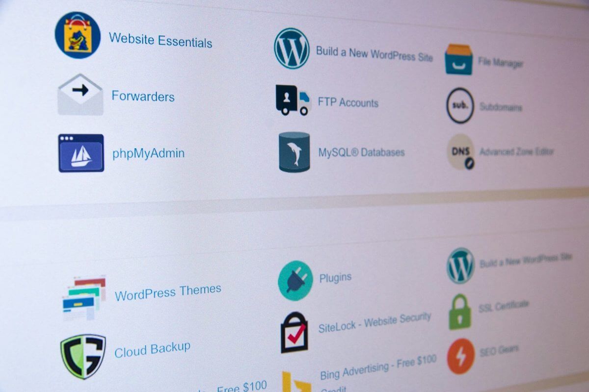 Web-Hosting-with-Cloud-Storage-A-Smarter-Choice-for-Modern-Businesses-img202510241238-1200x800px